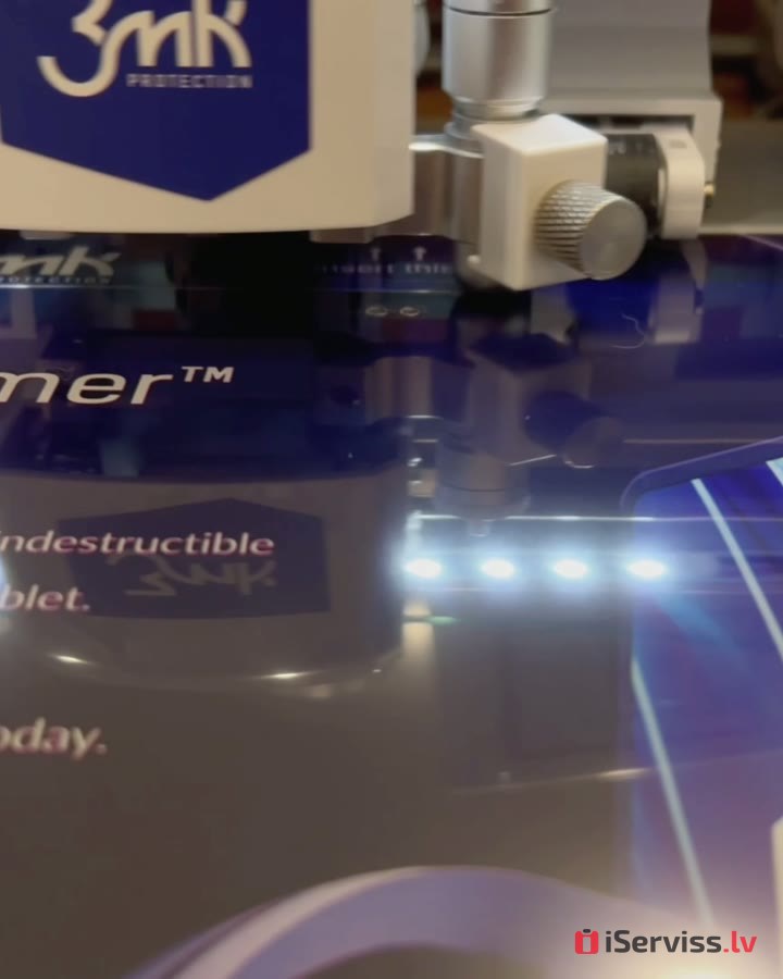 1. Plotteris izgriež plēvi tieši jūsu tālrunim.